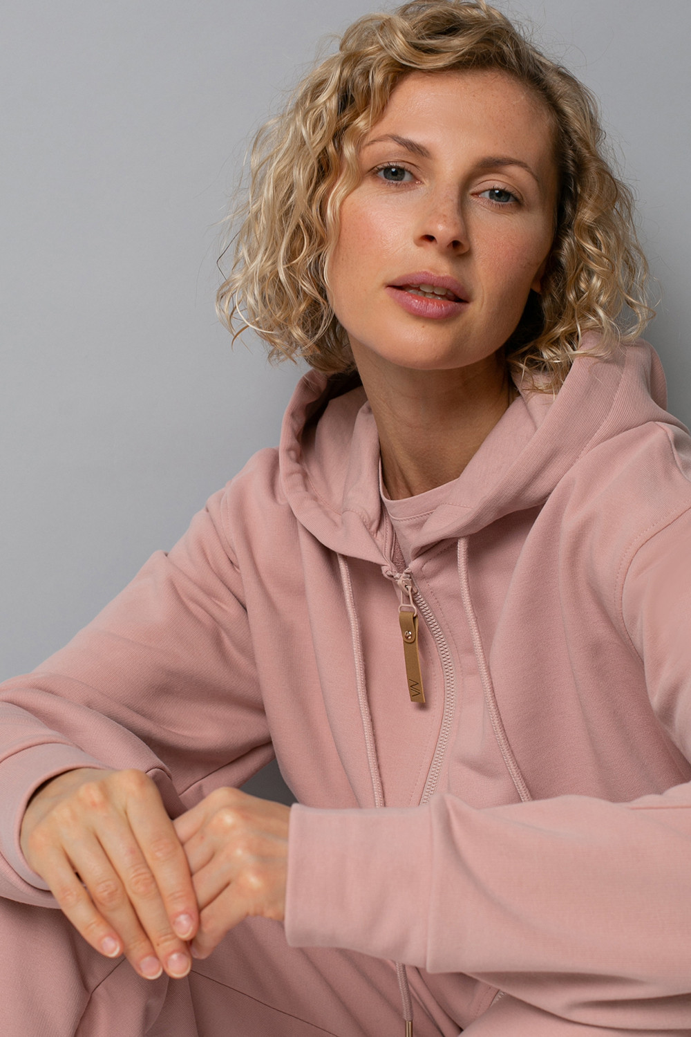 Жакеты, куртки женские для мам, артикул: ЕВТ 3069, цвет: дымчатый ...